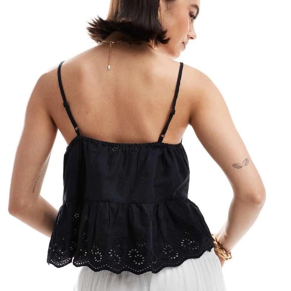 Levi's broderie cami top in black Woman’s Size XSMALL - Picture 2 of 8